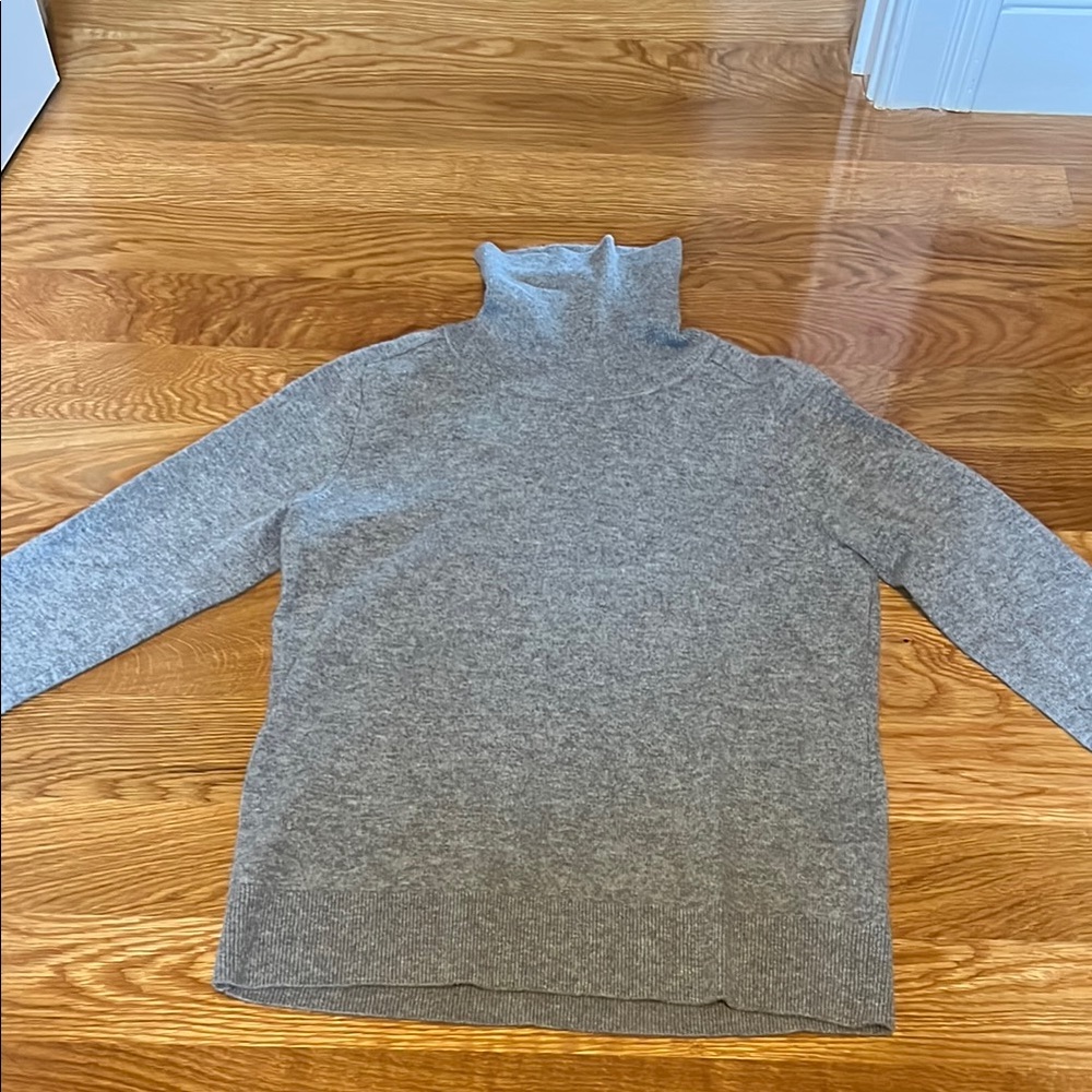 Gray 100% Cashmere Turtleneck Sweater